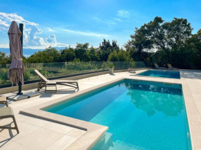 The Modern Apartment in the Nature with a Pool & Gym